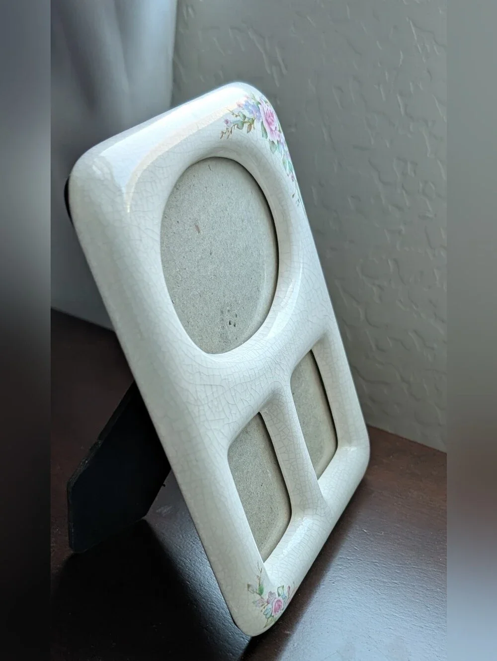 Vintage Floral White Ceramic Triple Oval  Opening Picture Frame Tabletop
